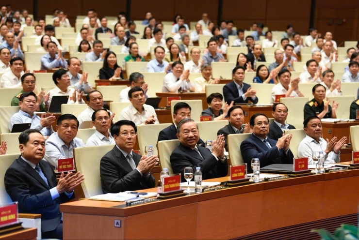 Các đồng chí lãnh đạo chủ chốt của Đảng, Nhà nước và các đại biểu dự hội nghị quán triệt, triển khai các nghị quyết của Bộ Chính trị, ngày 16/9. Ảnh: Như Ý.