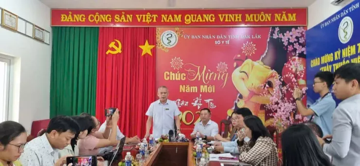 Lãnh đạo Sở Y tế Đắk Lắk thông tin về vụ việc 255 bệnh nhân không được điều trị bằng máy tán sỏi nhưng lại bị áp giá tính tiền có sử dụng máy tán sỏi Laser. Ảnh: TT
