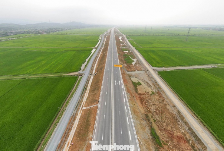 Cao tốc cao tốc Hàm Nghi - Vũng Áng. Ảnh: Phạm Trường.