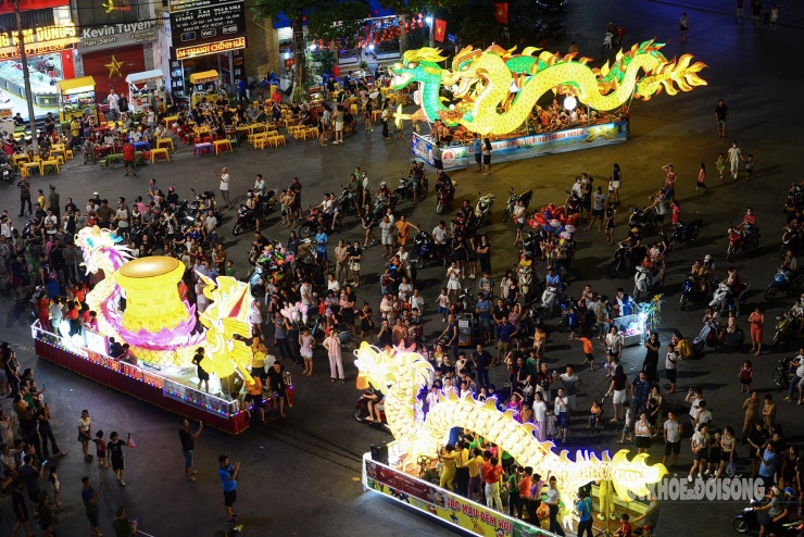 Hình ảnh PV Báo Sức khỏe & Đời sống ghi nhận tại ngã 8 T.P Tuyên Quang dịp cuối tuần.