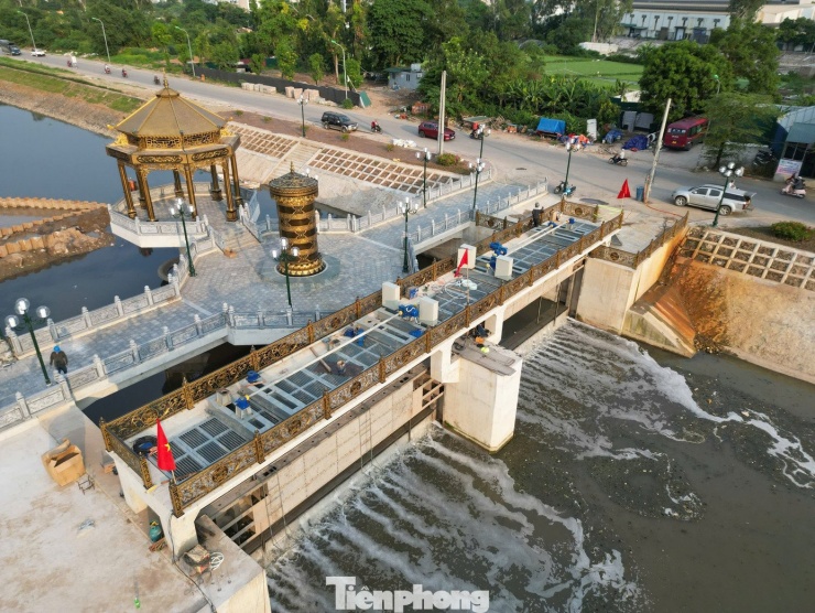 Ban quản lý dự án đầu tư xây dựng công trình hạ tầng kỹ thuật và nông nghiệp Hà Nội cho biết từ trưa 20/9, ban đã thực hiện mở cửa xả để bổ cập nước từ nhà máy xử lý nước thải Yên Xá để cho nước đổ vào sông Tô Lịch. Quá trình nước bổ cập trơn tru, tạo dòng chảy cho dòng sông.