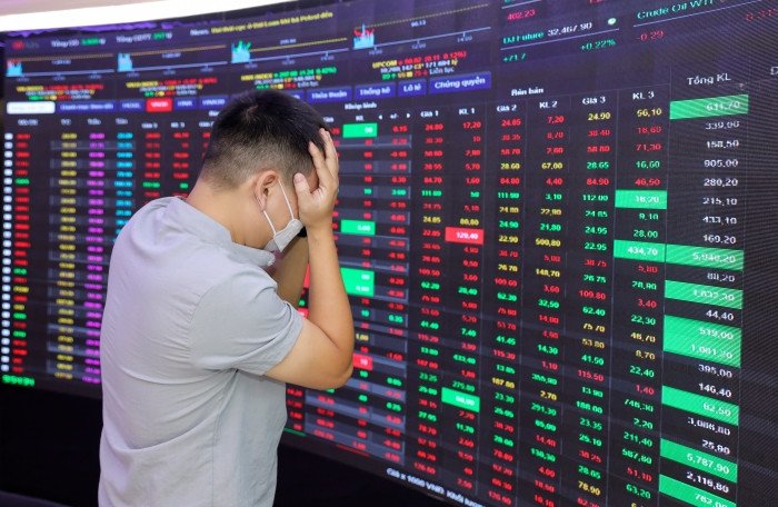 Uỷ ban Chứng khoán Nhà nước xử phạt một số trường hợp vì các vi phạm trên thị trường chứng khoán.