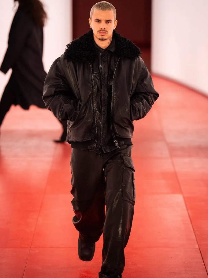 Romeo Beckham trong show diễn tối thứ Năm. Ảnh: Instagram Romeo