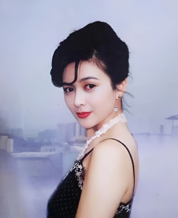 Quan Chi Lâm thời trẻ. Ảnh: Weibo