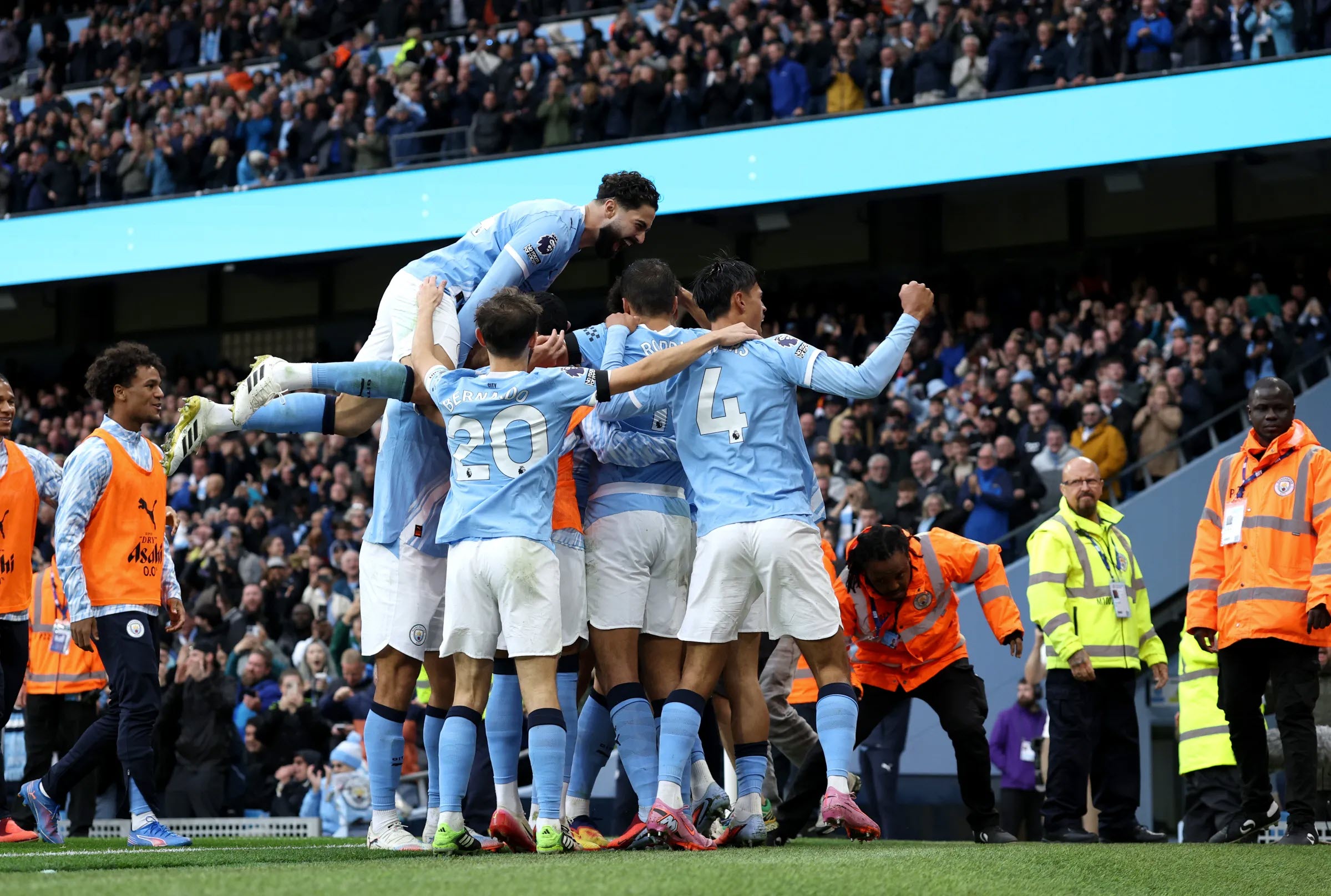 Man City trở lại chiến thắng sau khi vùi dập MU 3-0