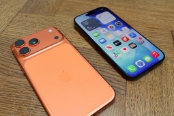 Thời trang Hi-tech - Chưa kịp nóng tay, iPhone 17 đã tái hiện nỗi ám ảnh 12 năm về trước