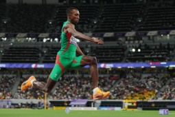 Scandal giải điền kinh thế giới: Ngôi sao giật HCV xong "cà khịa" đối thủ