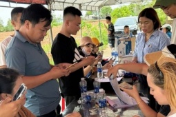 Ồ ạt phân lô, cày xới đất nông thôn ở H…