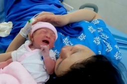 Tranh cãi việc khai sinh con theo họ mẹ