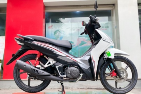 Giá xe máy Honda Wave RSX FI cuối tháng 9/2025, chênh nhẹ
