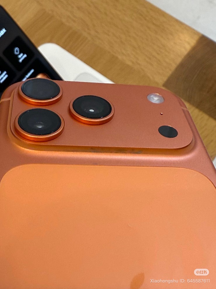 Chưa kịp nóng tay, iPhone 17 đã tái hiện nỗi ám ảnh 12 năm về trước - 3