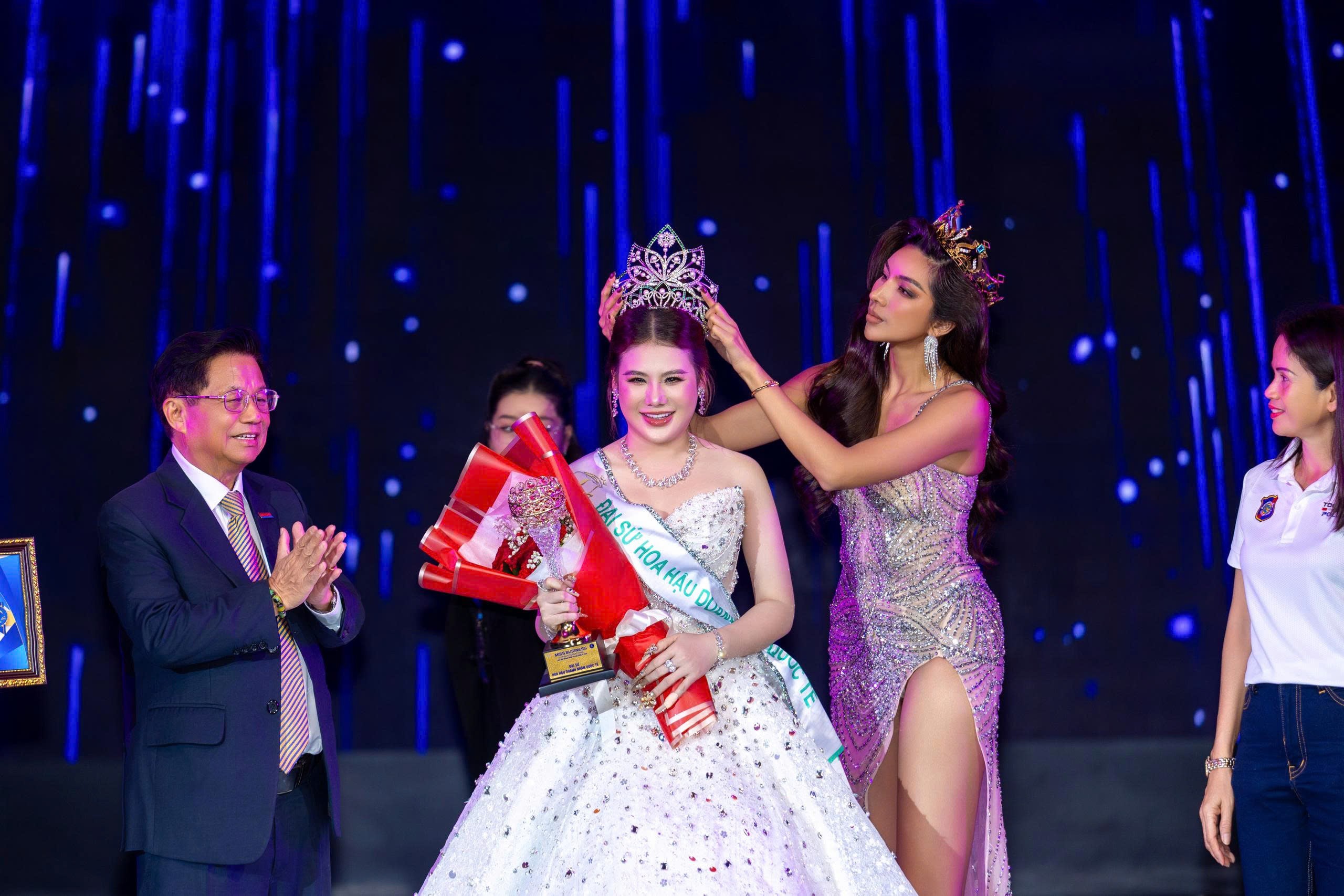 Hoa hậu Phương Triều được vinh danh “Đại sứ Hoa hậu Doanh nhân Quốc tế” tại Miss Business Charm International 2025 - 4