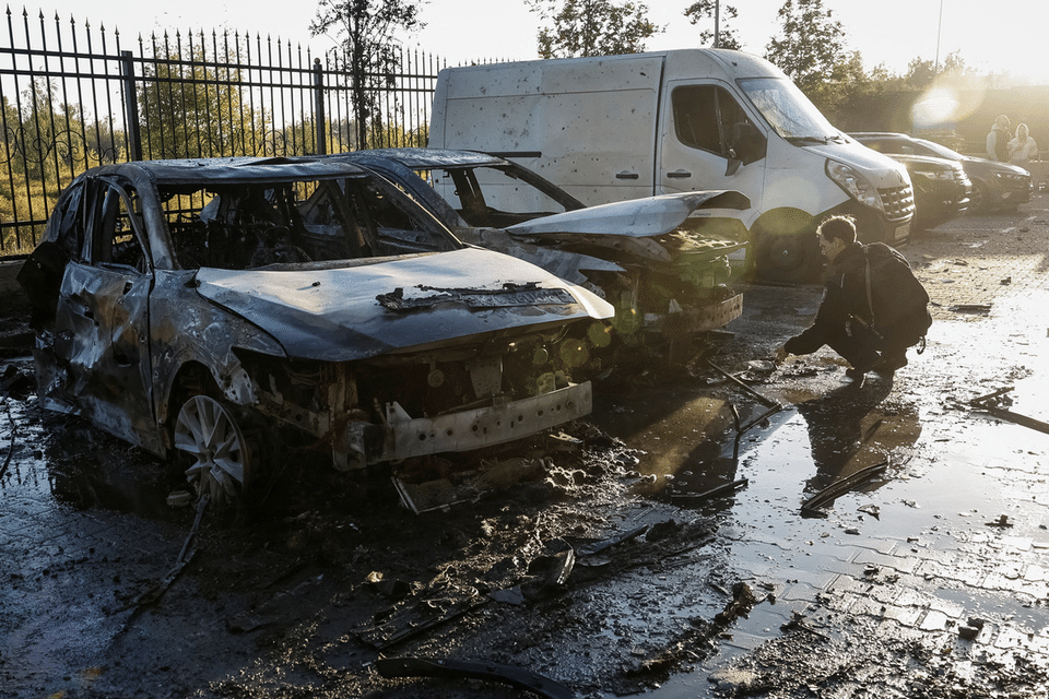 Hơn 600 UAV, tên lửa Nga ồ ạt không kích Ukraine trong đêm - 1