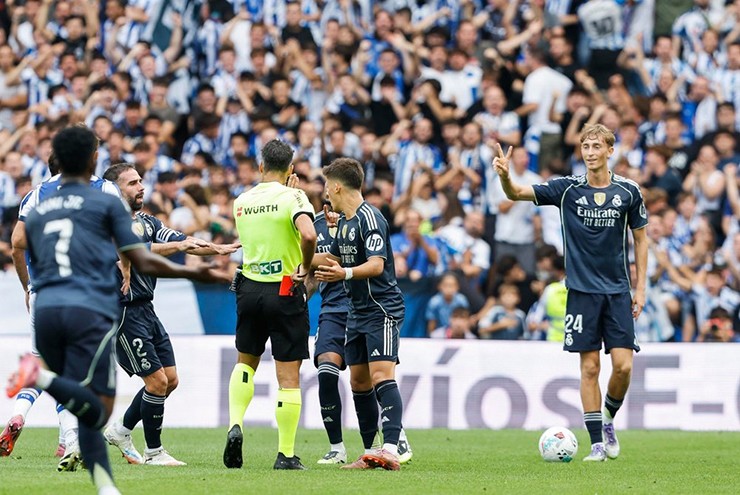 Án treo giò của Huijsen vẫn giữ nguyên