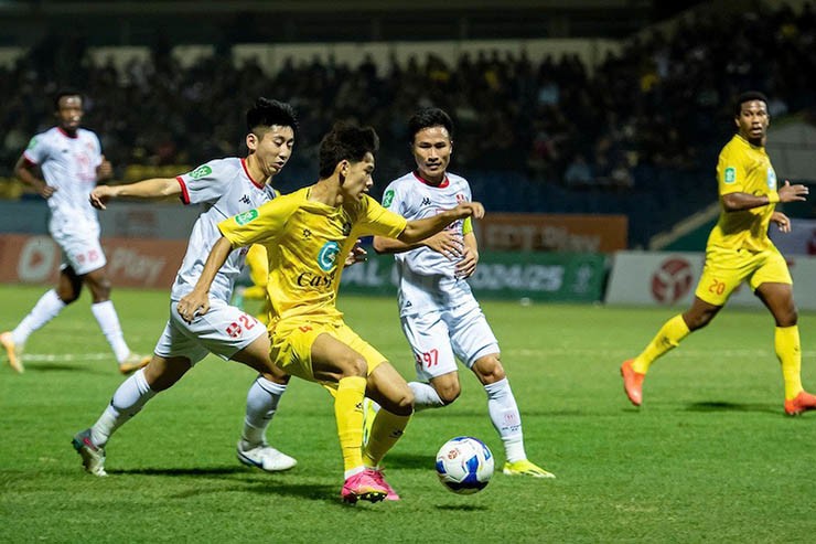 Trận đấu giữa Thanh Hóa và Hải Phòng diễn ra hấp dẫn