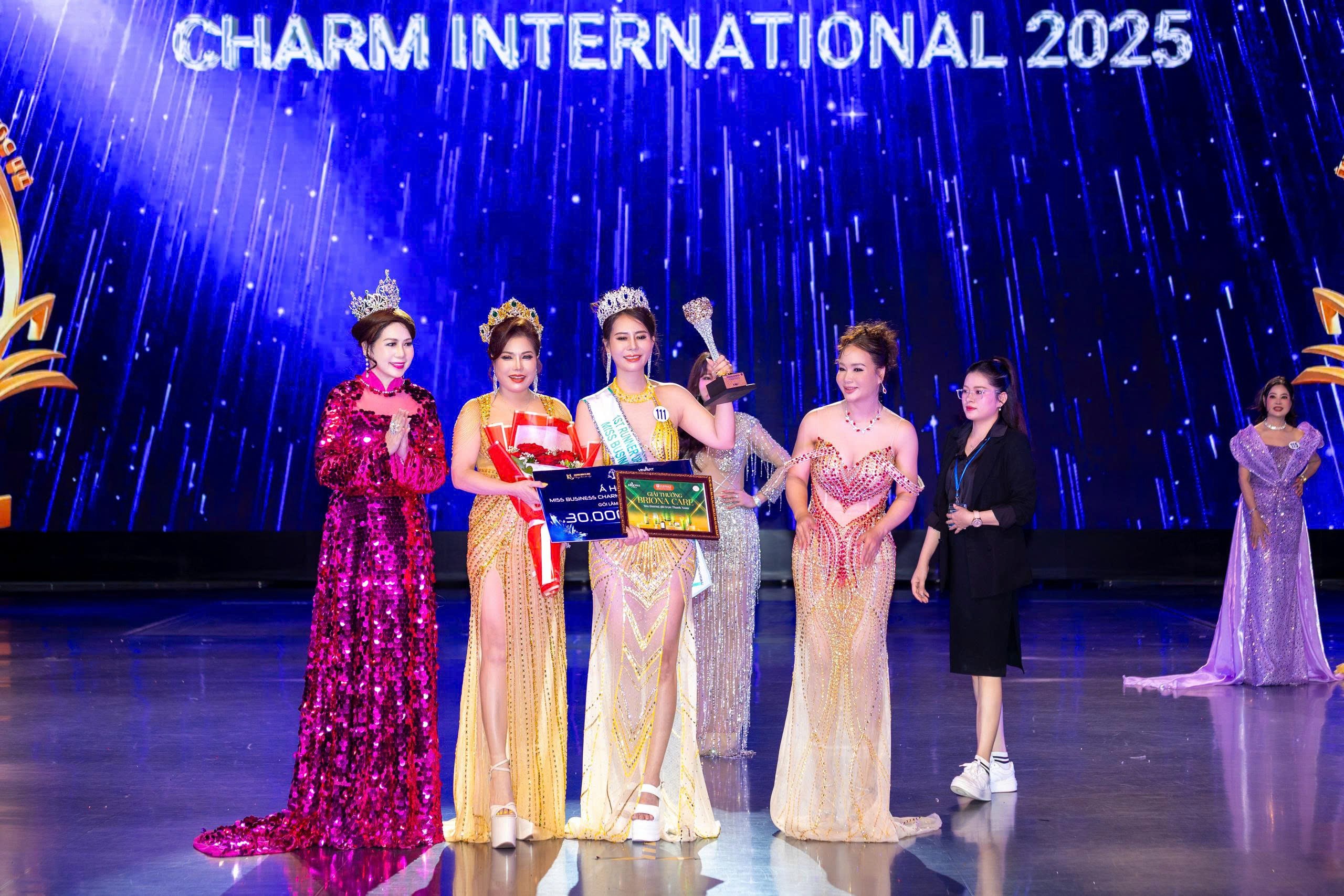 Á hậu 1 Hoa hậu Doanh nhân Tài sắc Quốc tế 2025 gọi tên người đẹp Trịnh Thị Hồng - 2