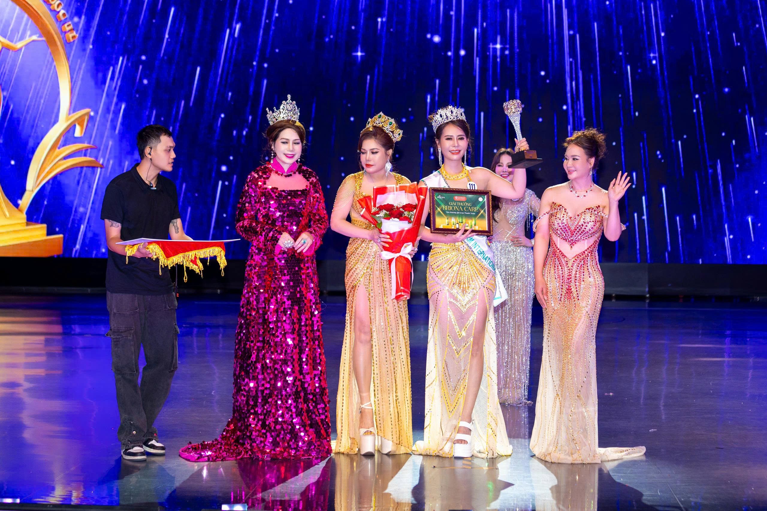 Á hậu 1 Hoa hậu Doanh nhân Tài sắc Quốc tế 2025 gọi tên người đẹp Trịnh Thị Hồng - 4