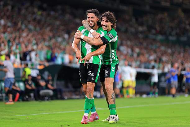 Fornals ấn định 3-1 cho Betis sau quả căng ngang của Bellerin