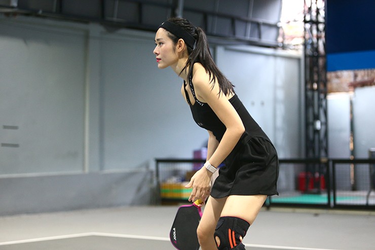 “Sau mỗi giải đấu, tôi sẽ có những bài học cho mình để tiến bộ. Tôi sẽ cần học thêm về chiến thuật vì pickleball không chỉ cần sức mạnh. Tôi cũng sẽ cần nâng cao thể lực, kỹ thuật cho những pha bóng giằng co. Hơn hết, mọi người chơi pickleball nên khởi động kỹ, không chủ quan và không nên quá sức để tránh chấn thương đáng tiếc”, người đẹp nói thêm.