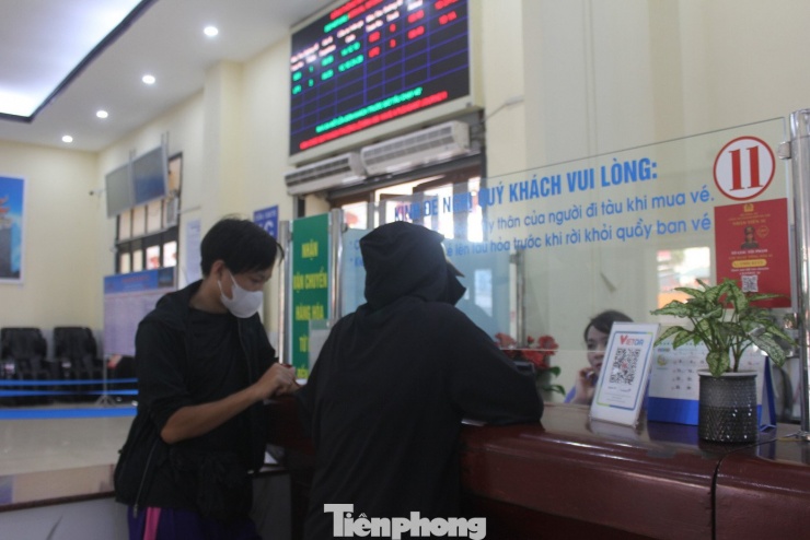 'Cháy' vé tàu Tết ngay ngày đầu mở bán - 1