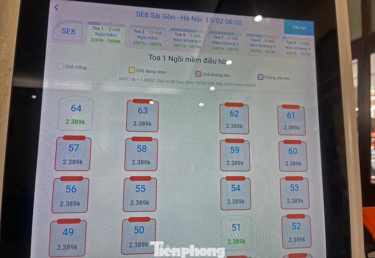 Vé tàu Tết ngày 11-13/2 của các tàu chất lượng cao SE1/2, SE3/4, SE5/6, SE7/8 gần như đã “cháy vé” các khung giờ đẹp ngay ngày đầu mở bán. Ảnh: Lộc Liên.