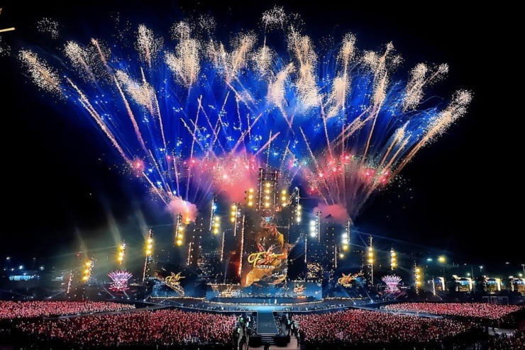 Song song với hoạt động nghệ thuật, V Fest - Vietnam Today tiếp tục đồng hành cùng dự án thiện nguyện Thư viện niềm vui - dự án tạo không gian tiếp cận tri thức cho hàng chục nghìn học sinh nghèo trên cả nước. Trước đó, dự án đã nhận được hơn 4 tỷ đồng đóng góp cùng hơn 20.000 cuốn sách, thông qua hai chương trình V Fest - Thanh xuân rực rỡ và V Concert - Rạng rỡ Việt Nam.