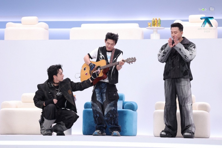 Phần giới thiệu của Jaysonlei trong tập 1 Anh Trai "Say Hi" mùa 2.