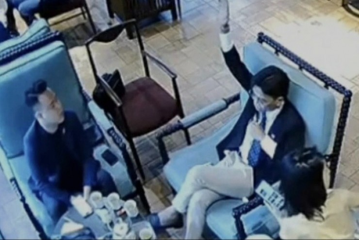 Thanh niên đánh người, gây rối ở quán cà phê 'sau cái chỉ tay của tổng tài' bị xử lý thế nào?