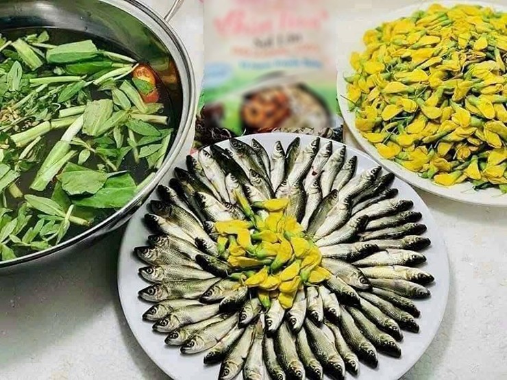 Cứ vào độ tháng 7 âm lịch, khi con nước từ thượng nguồn sông Mê Kông bắt đầu đổ về, miền Tây lại bước vào mùa cá linh.
