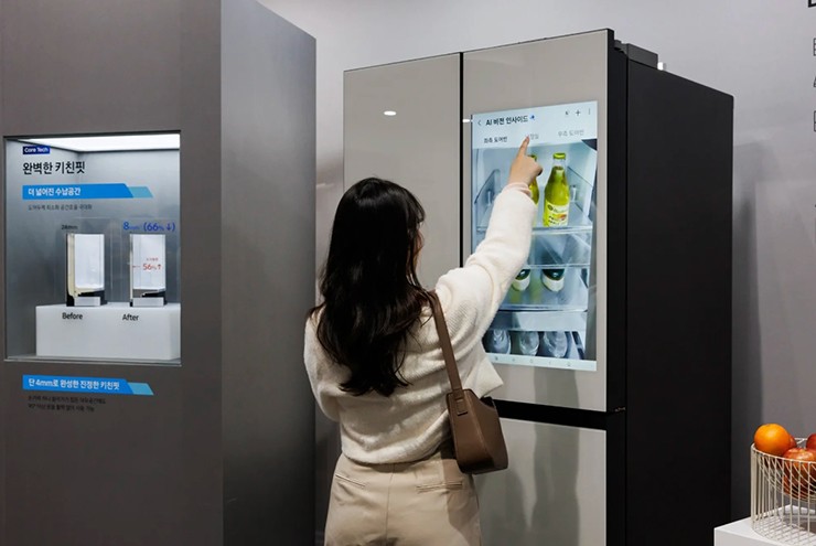 Tủ lạnh thông minh Family Hub có khả năng hiển thị quảng cáo trên màn hình.