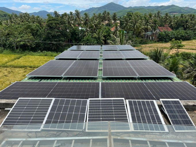 Một hệ thống điện mặt trời được lắp hoàn thiện trên mái nhà một hộ gia đình ở Gia Lai năm 2025. Ảnh: Công ty điện mặt trời Kiên Khang ở Gia Lai
