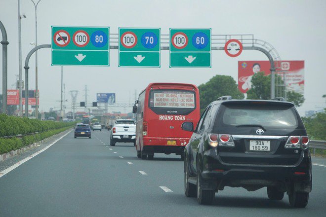 Xe tải, xe khách từ 29 chỗ ngồi, xe giường nằm bị cấm đi vào làn 1 trên 2 tuyến cao tốc