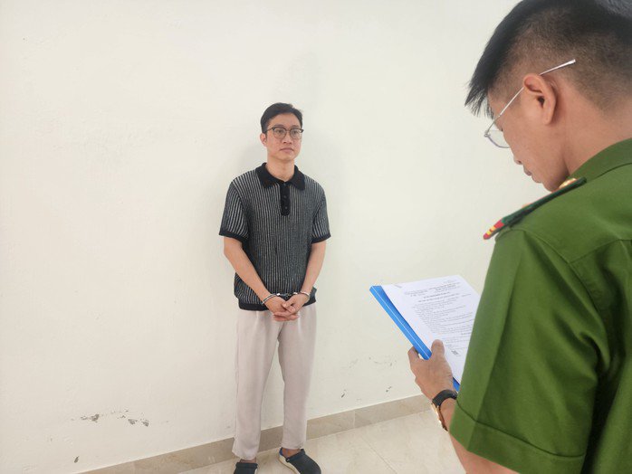 Bắt tạm giam Nguyễn Duy Tuấn vì hành vi cưỡng dâm người yêu cũ