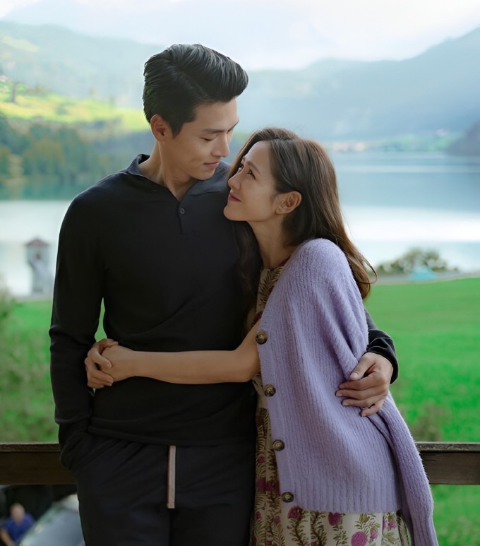 Son Ye Jin và chồng, Hyun Bin. Ảnh: Nate