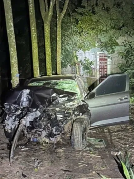 Xe ô tô tông chết 3 mẹ con bị biến dạng hoàn toàn. Ảnh: Người dân cung cấp