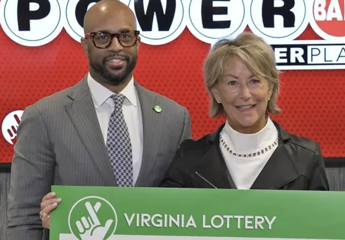 Carrie Edwards nhận giải thưởng ở Virginia, Mỹ, tháng 9/2025. Ảnh: NY Post