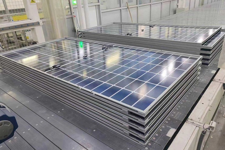 Việc hạ giá các tấm pin mặt trời sẽ giúp năng lượng mặt trời trở nên phổ biến hơn.