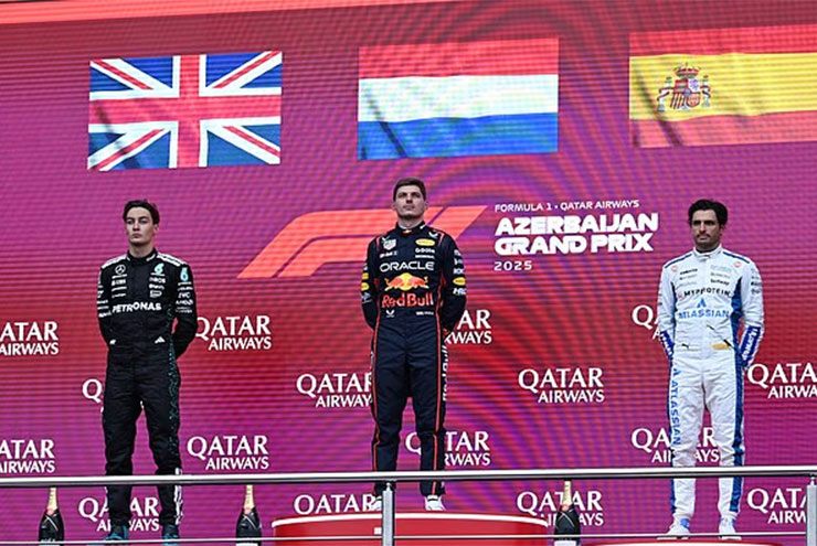 Từ trái sang: Russell - Verstappen - Sainz