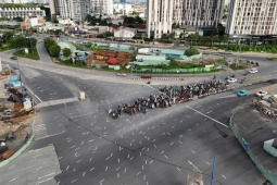 Tin tức trong ngày - Vạch kẻ chằng chịt, người dân như đi vào mê trận ở nút giao lớn nhất TPHCM