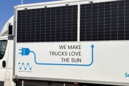 Thị trường - Tiêu dùng - Không lo về giá điện, ô tô gắn hệ thống điện mặt trời chạy bon bon trên phố