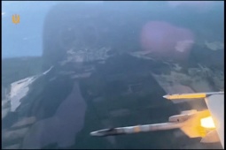 Thế giới - Khoảnh khắc tiêm kích F-16 của Ukraine khai hỏa