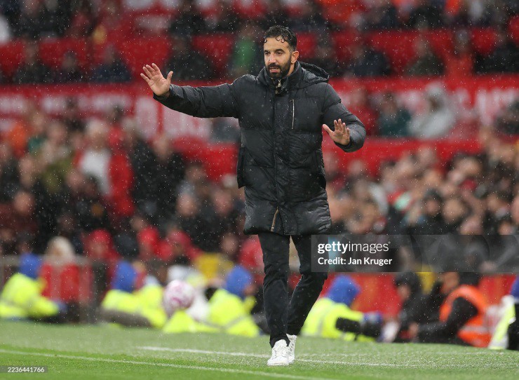 HLV Amorim không quá hài lòng về chiến thắng của MU