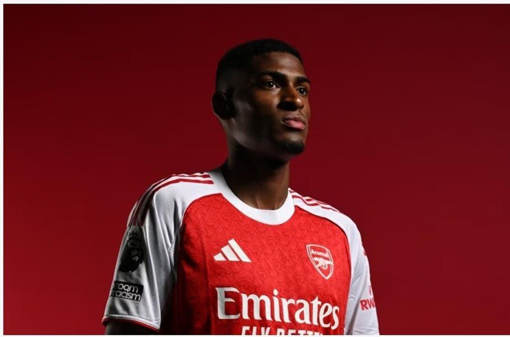 Mosquera là tương lai tại hàng thủ Arsenal.