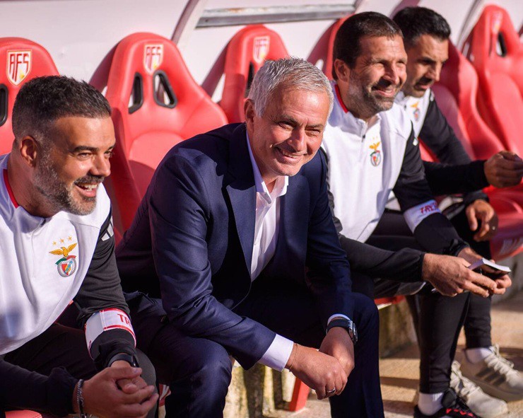 HLV Mourinho khởi đầu thuận lợi tại Benfica