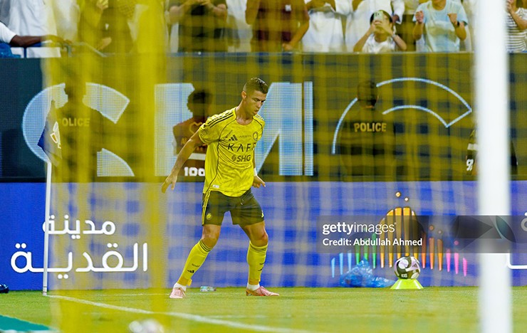 Màn ăn mừng bàn thắng "Siuuu" quen thuộc của Ronaldo