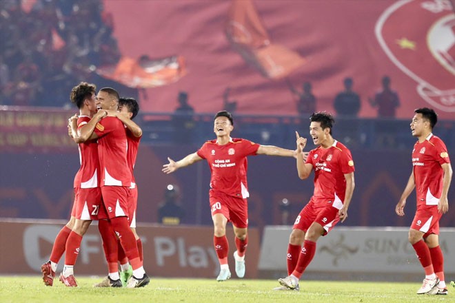 Trực tiếp bóng đá Becamex TP.HCM - Công an TP.HCM: Đội khách ghi bàn thứ 3 ấn định (V-League) (Hết giờ) - 4