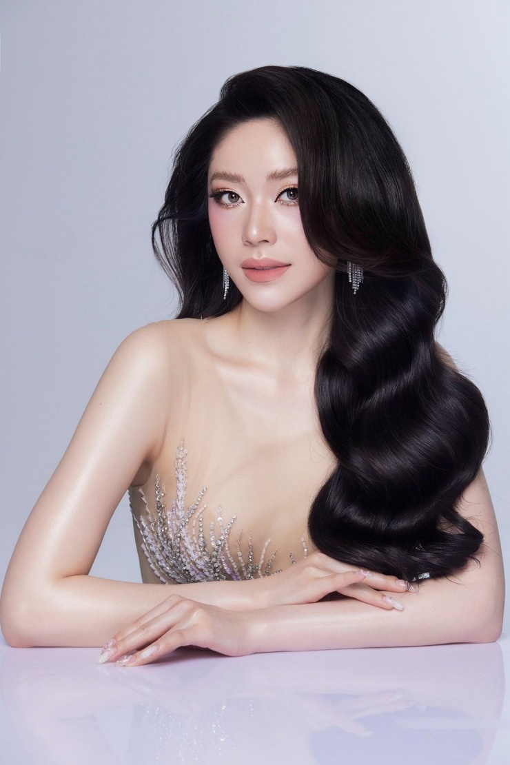 Trong đêm chung kết diễn ra tại Vĩnh Hy (Khánh Hòa), Nguyễn Thanh Thảo đã vượt qua 29 thí sinh, đăng quang Hoa hậu Đại dương Việt Nam 2025.
