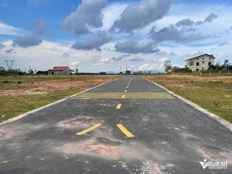 Khu đất tại thôn Nam Sơn, nhà đầu tư đã làm đường, chưa có điện, nước sinh hoạt.