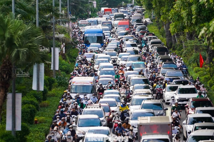 Di chuyển trên Vành đai 2 Hà Nội: Người dân &#39;kẹt xe triền miên, mệt mỏi từng ngày&#39; - 5