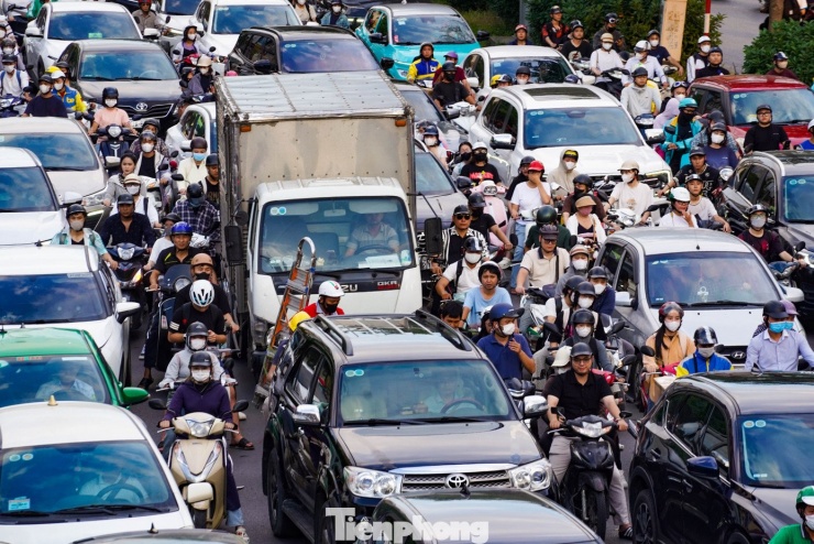 Di chuyển trên Vành đai 2 Hà Nội: Người dân &#39;kẹt xe triền miên, mệt mỏi từng ngày&#39; - 4